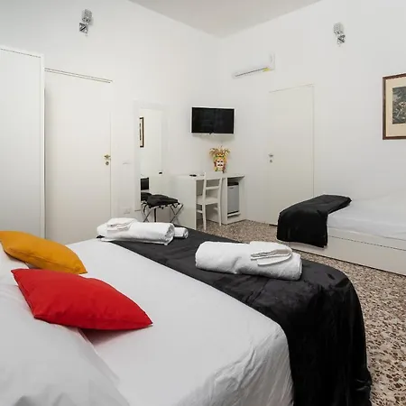 Regina Margherita - & Rooftop Lounge Bar Bed & Breakfast